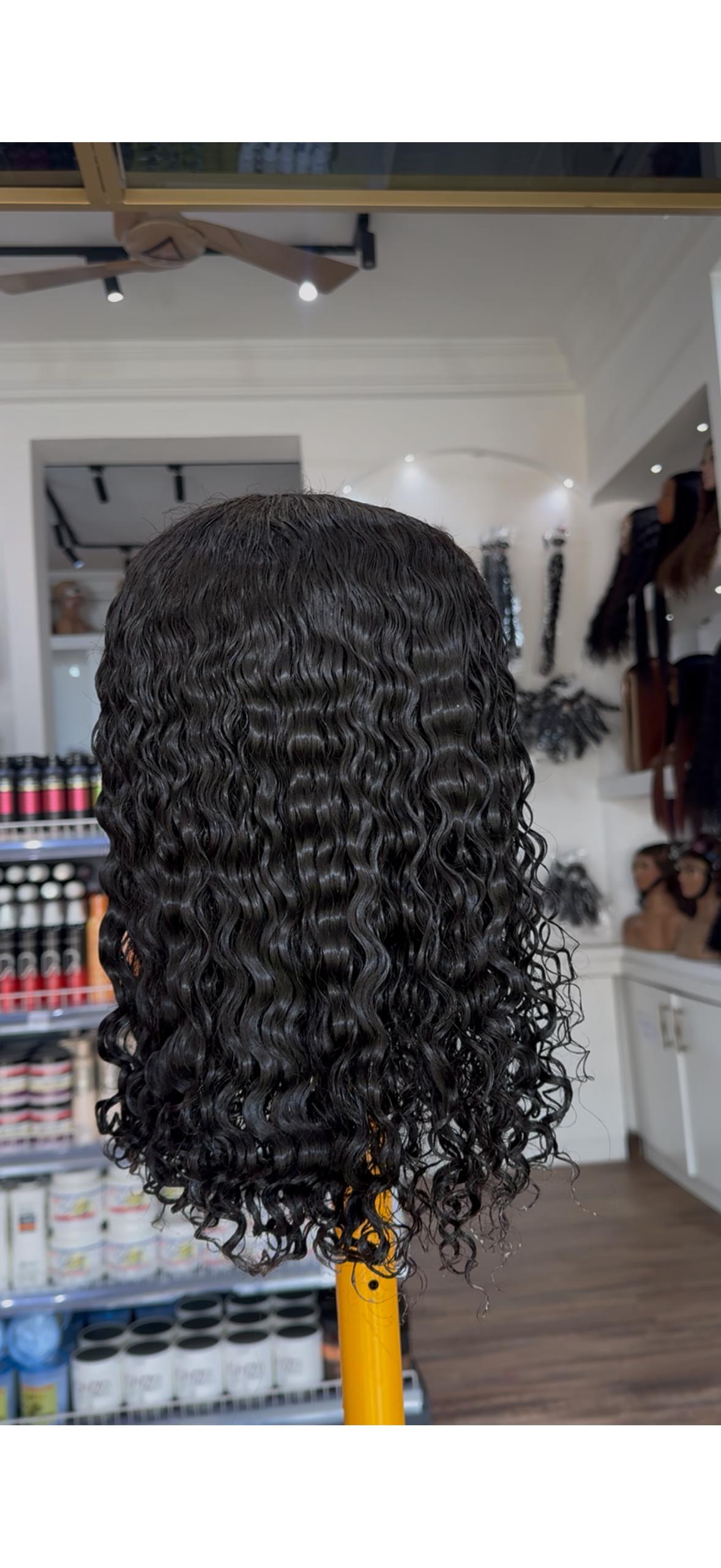 Christie 5x5 Chinese Pixie Curly Wig
Code : AVN
