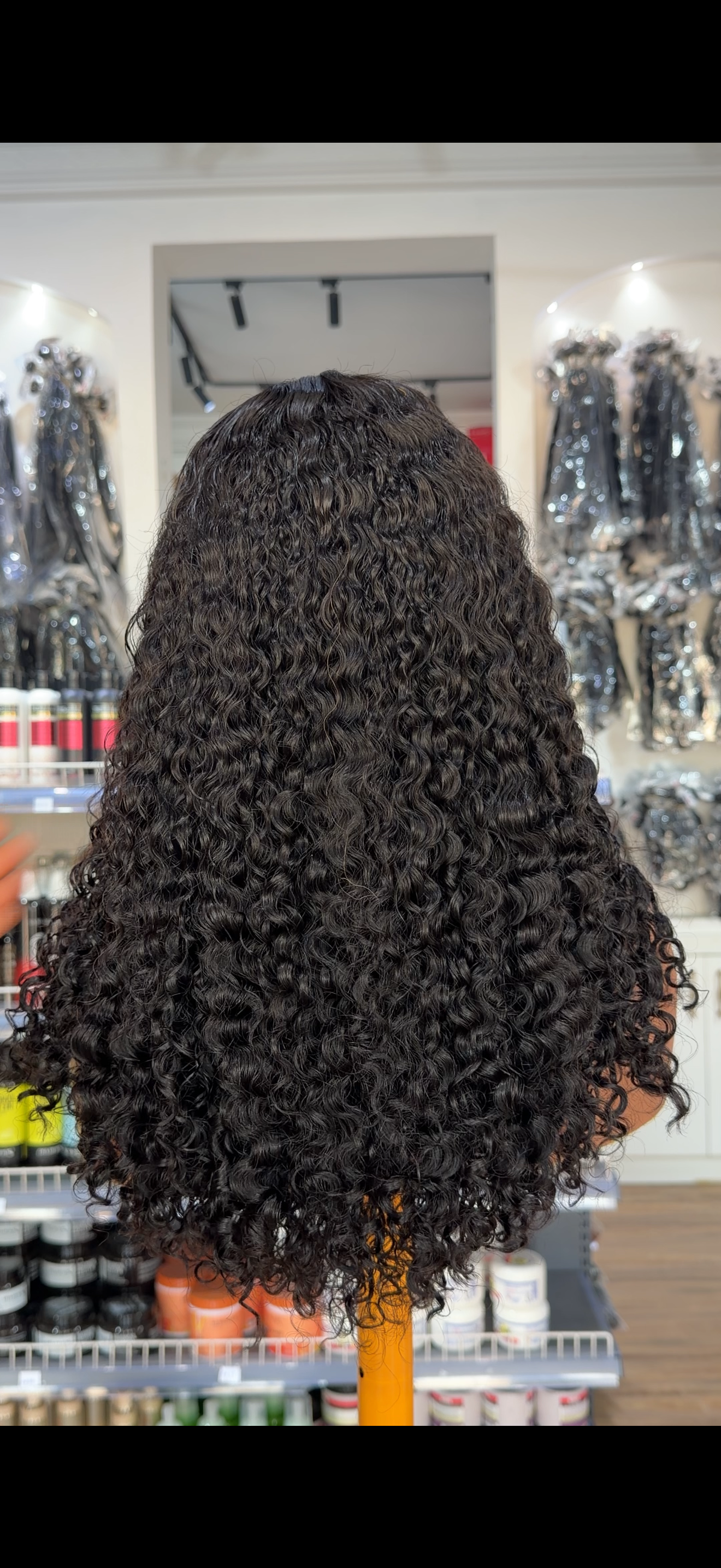 kendra 5x5 Eurasian Curly Wig
SDD  Code: 423Ls 5063