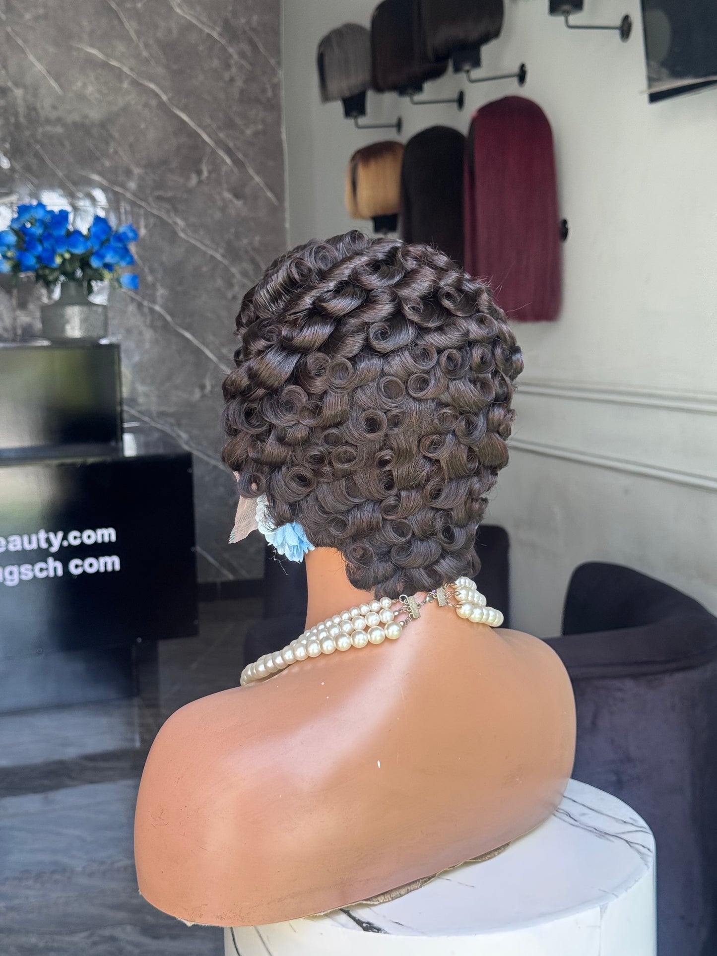 Finger Waves 13x4 Pixie Cut Wig
Col: black