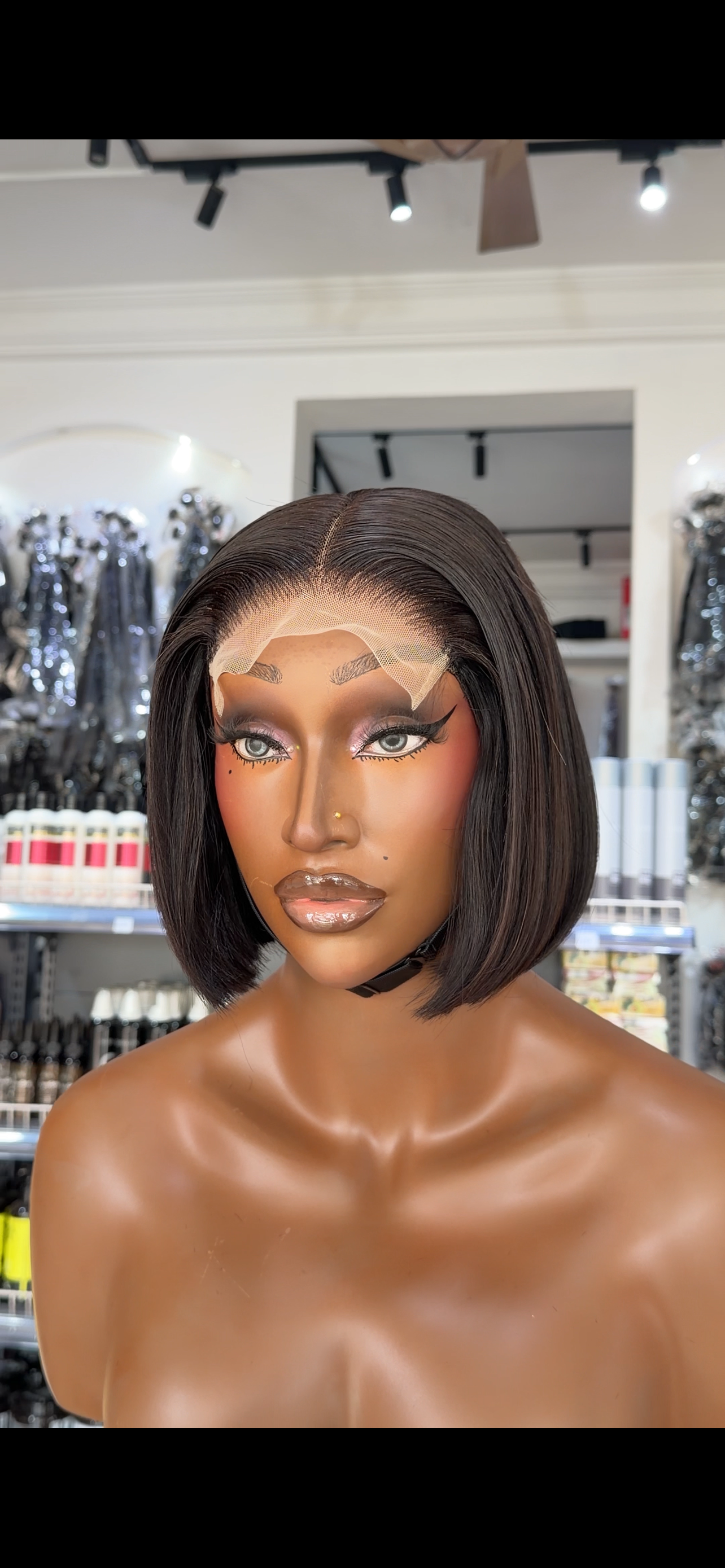 Laura 5x5 bob wig 10”