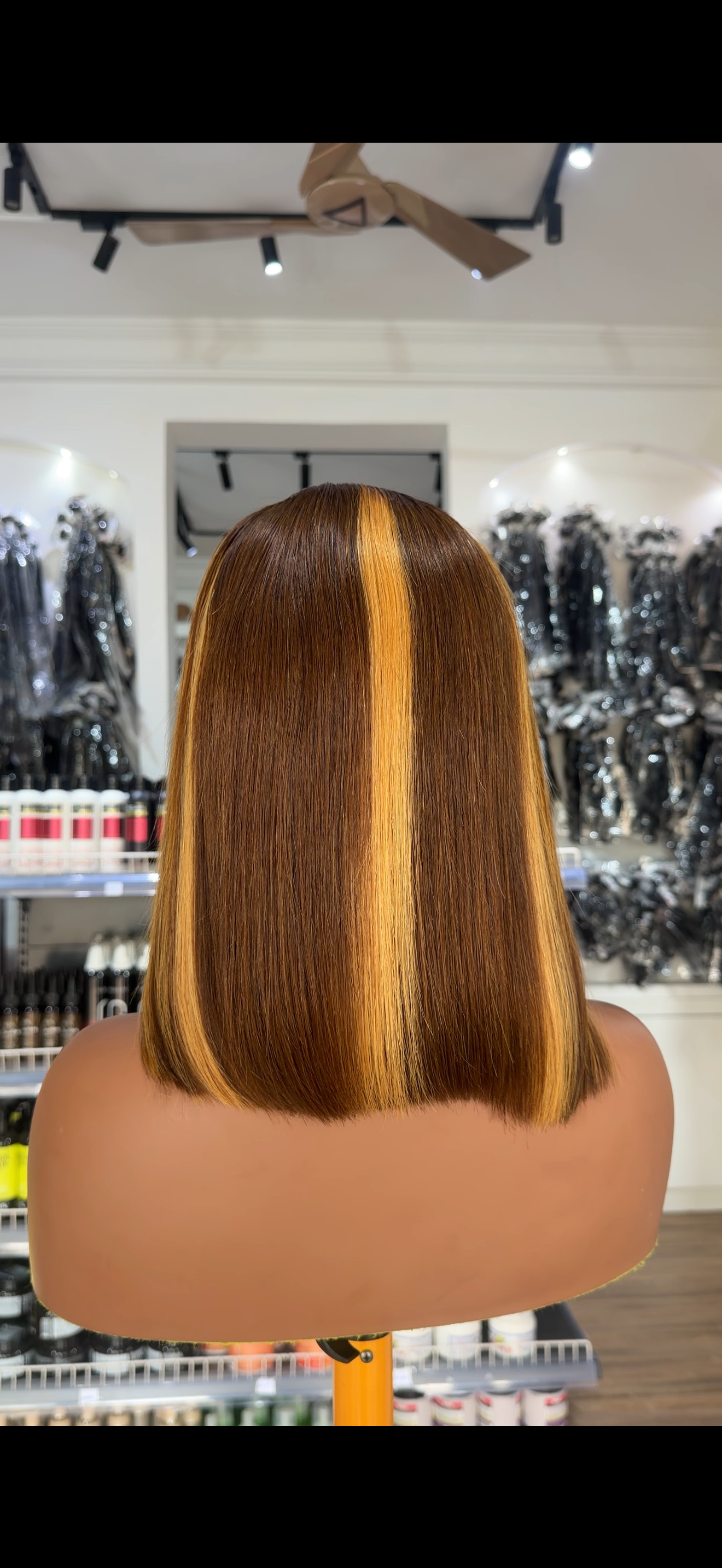 Esther 13x4 Frontal Bob Wig
Col: color p4/27